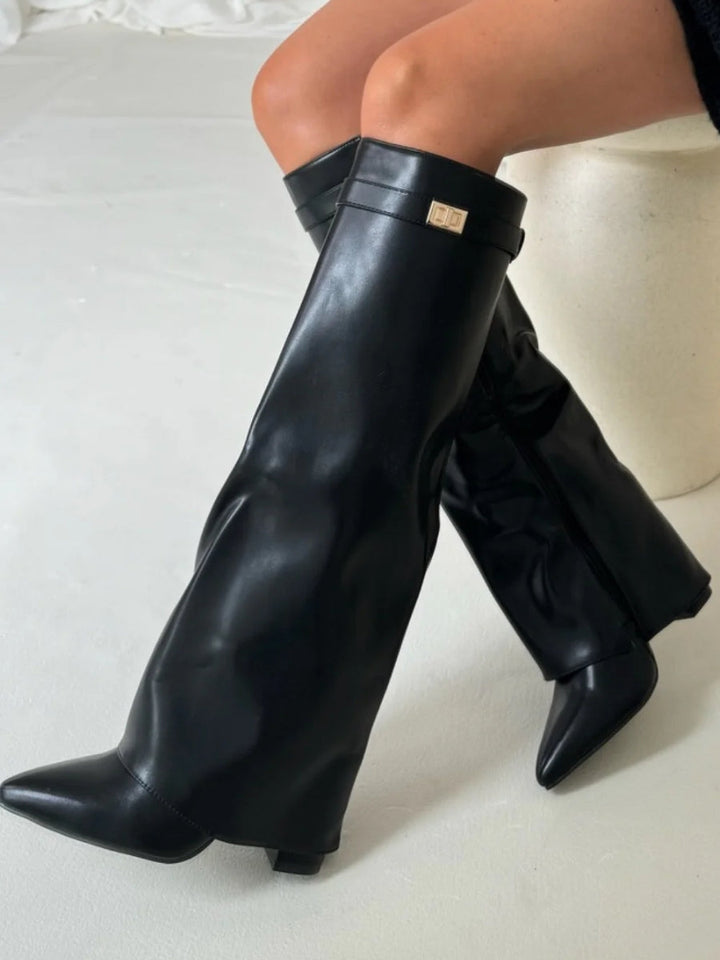 Tasha – Elegante Damenstiefel aus hochwertigem Suede mit goldenen Akzenten