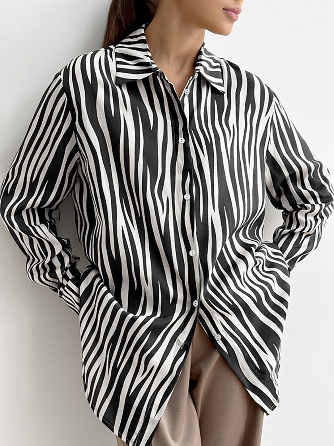 Hillary - Zebra Print Bluse