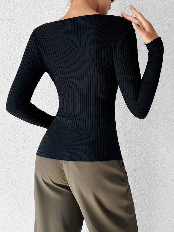 Jorina – Cutout Schwarzes T-Shirt