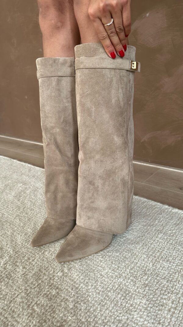 Loren – Elegante Suede Beige Stiefel